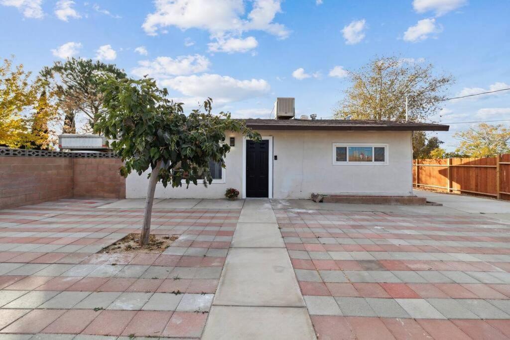 Modern City Ranch 3 Bdrm Family Home Access By Dirt Road Palmdale Εξωτερικό φωτογραφία