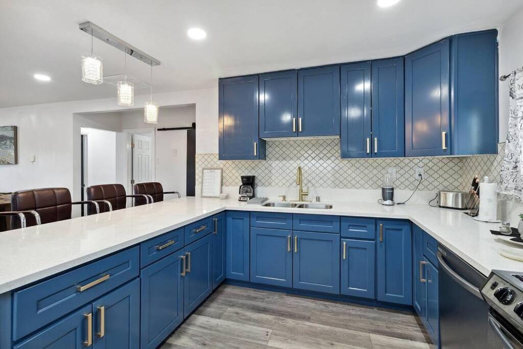 Modern City Ranch 3 Bdrm Family Home Access By Dirt Road Palmdale Εξωτερικό φωτογραφία