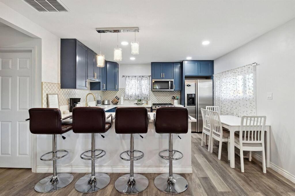 Modern City Ranch 3 Bdrm Family Home Access By Dirt Road Palmdale Εξωτερικό φωτογραφία