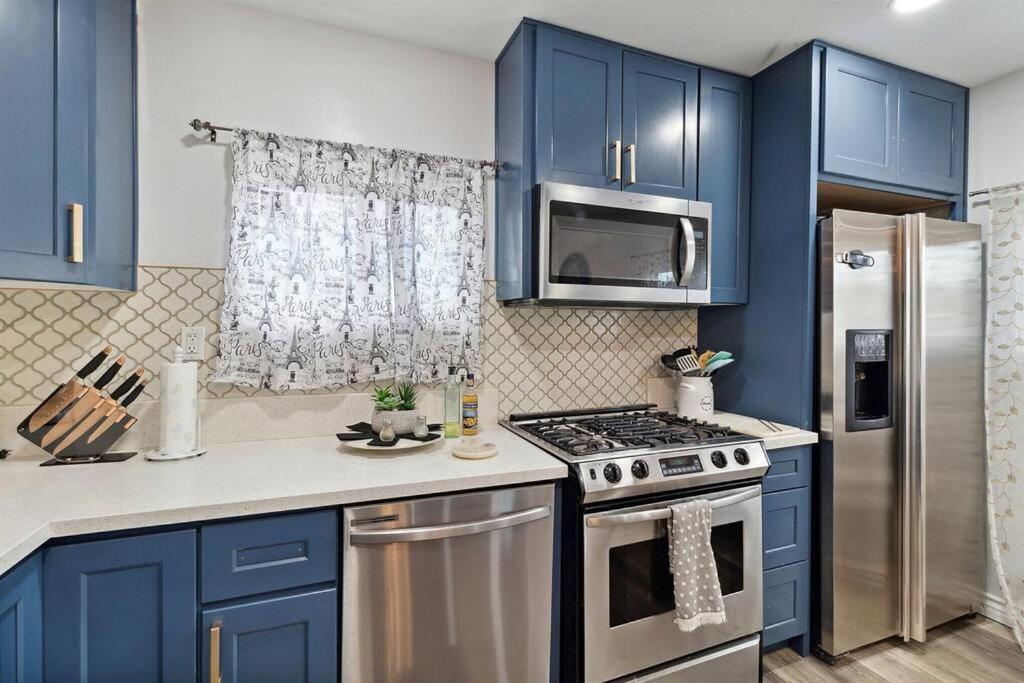 Modern City Ranch 3 Bdrm Family Home Access By Dirt Road Palmdale Εξωτερικό φωτογραφία