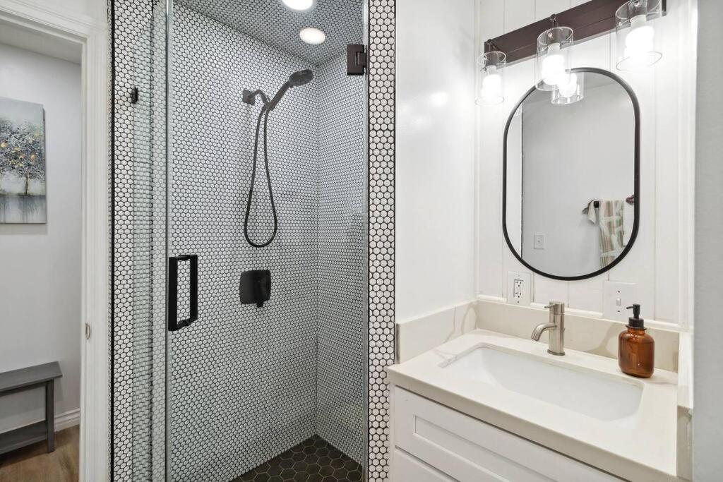 Modern City Ranch 3 Bdrm Family Home Access By Dirt Road Palmdale Εξωτερικό φωτογραφία