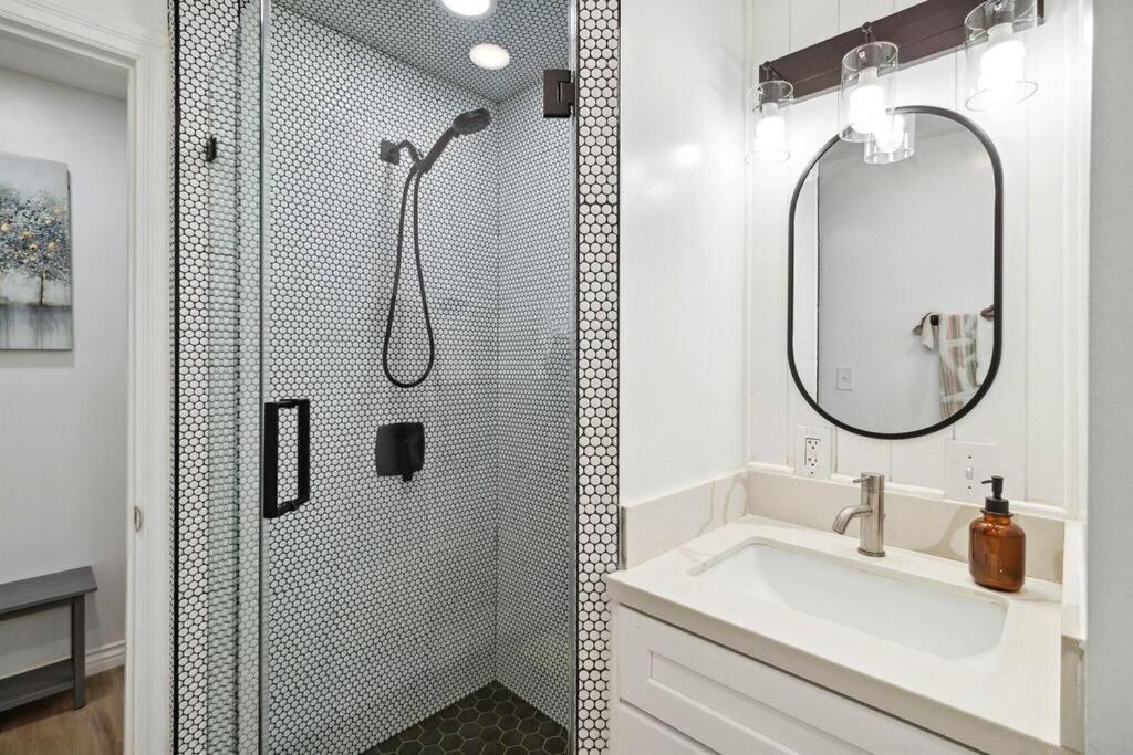 Modern City Ranch 3 Bdrm Family Home Access By Dirt Road Palmdale Εξωτερικό φωτογραφία