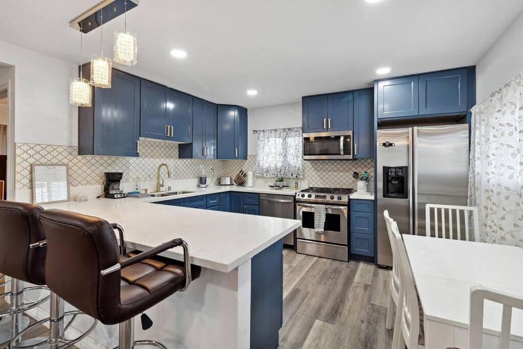Modern City Ranch 3 Bdrm Family Home Access By Dirt Road Palmdale Εξωτερικό φωτογραφία