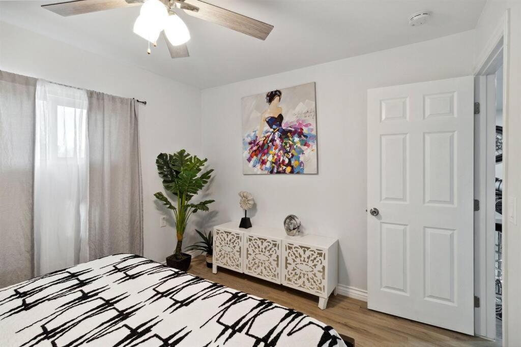 Modern City Ranch 3 Bdrm Family Home Access By Dirt Road Palmdale Εξωτερικό φωτογραφία
